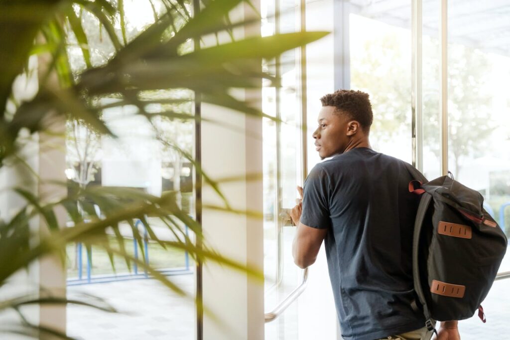 Navigating the Transition to College: Essential Preparation Tips 1